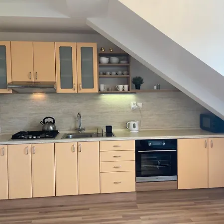 7 People - 1 Price - Cozy Attic Apartment Prešov