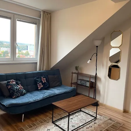 7 People - 1 Price - Cozy Attic Lejlighed Prešov