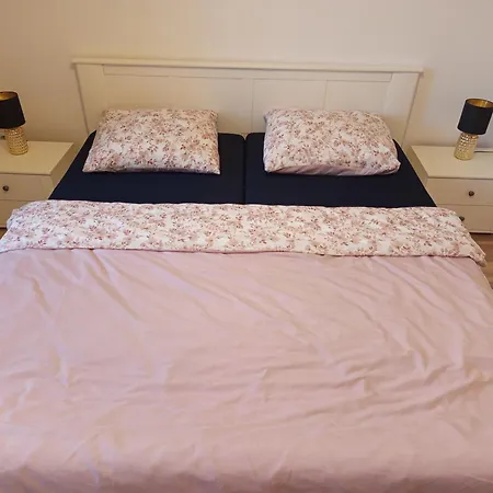 7 People - 1 Price - Cozy Attic Apartment *